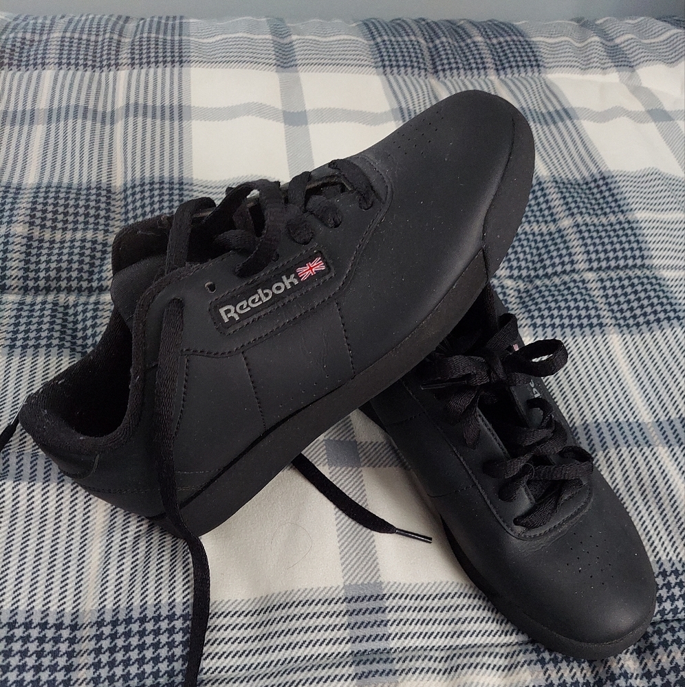 REEBOK SNEAKERS